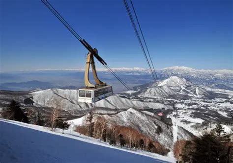 竜王スキーパーク 宿泊：雪と温泉の融合、そして宇宙への扉